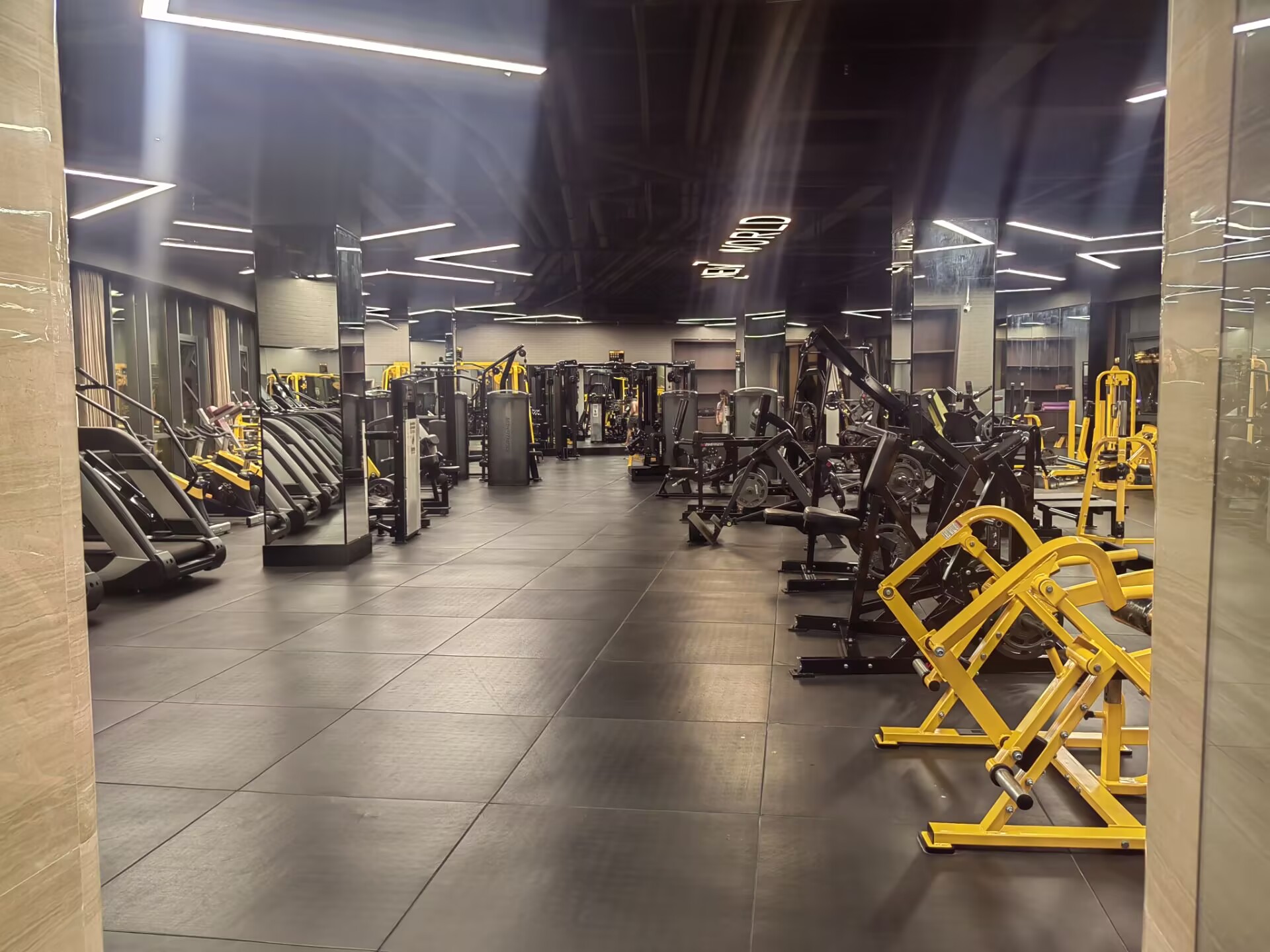 新世界酒店健身房